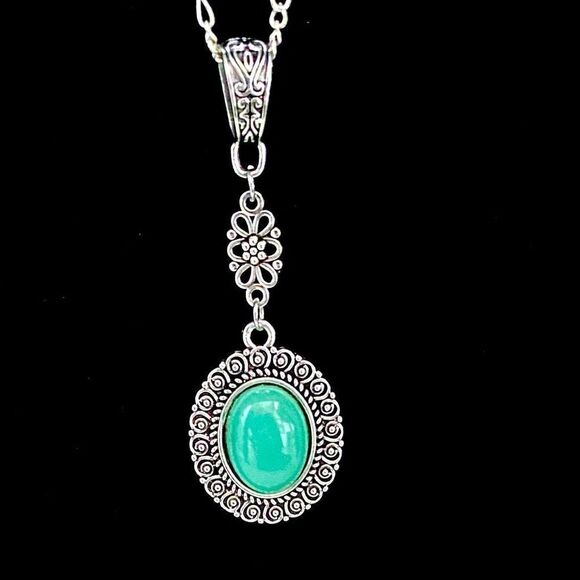 AWT Aventurine & Sterling 925 Silver Pendant & Chain - Picture 3 of 5